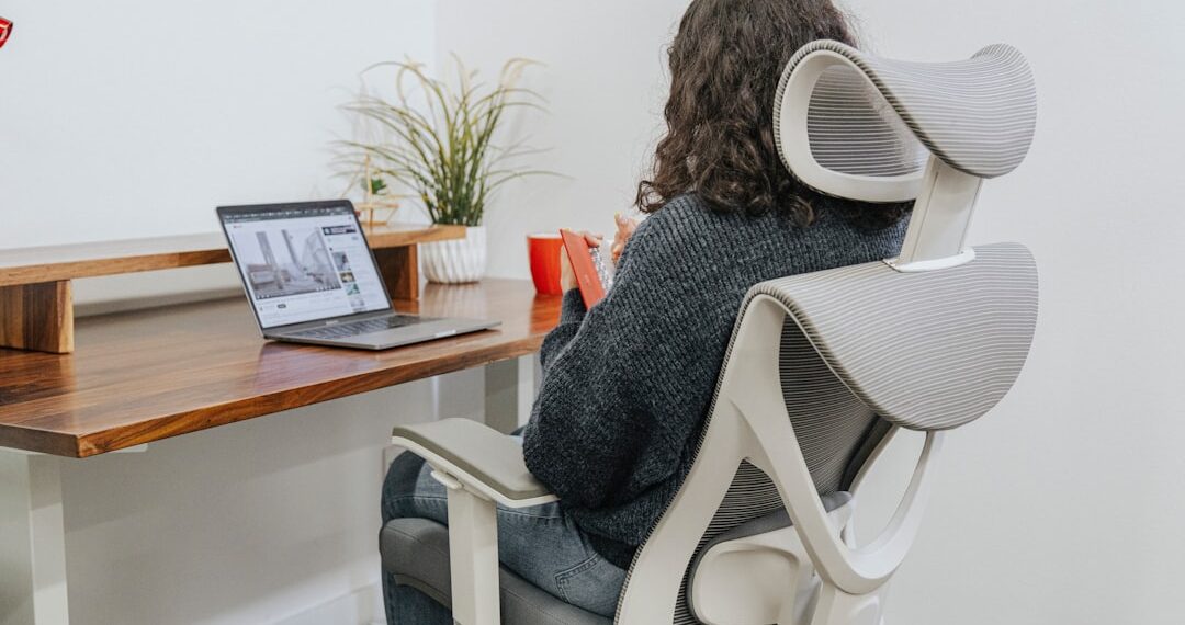Boost your workday wellness and promote better circulation with the advanced features of the Kaichair Ergonomic Chair. | EFFYDESK