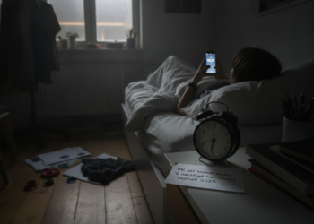 VK zet sociale media 's nachts uit voor tieners vanaf 2027